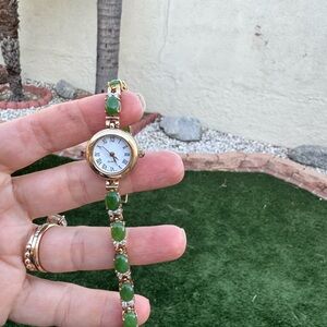 Vintagee women’s gemstone watch